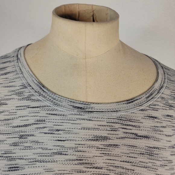 Lululemon S/M Basic Space Dye Tshirt Long Sleeve Thumbholes - Picture 2 of 4